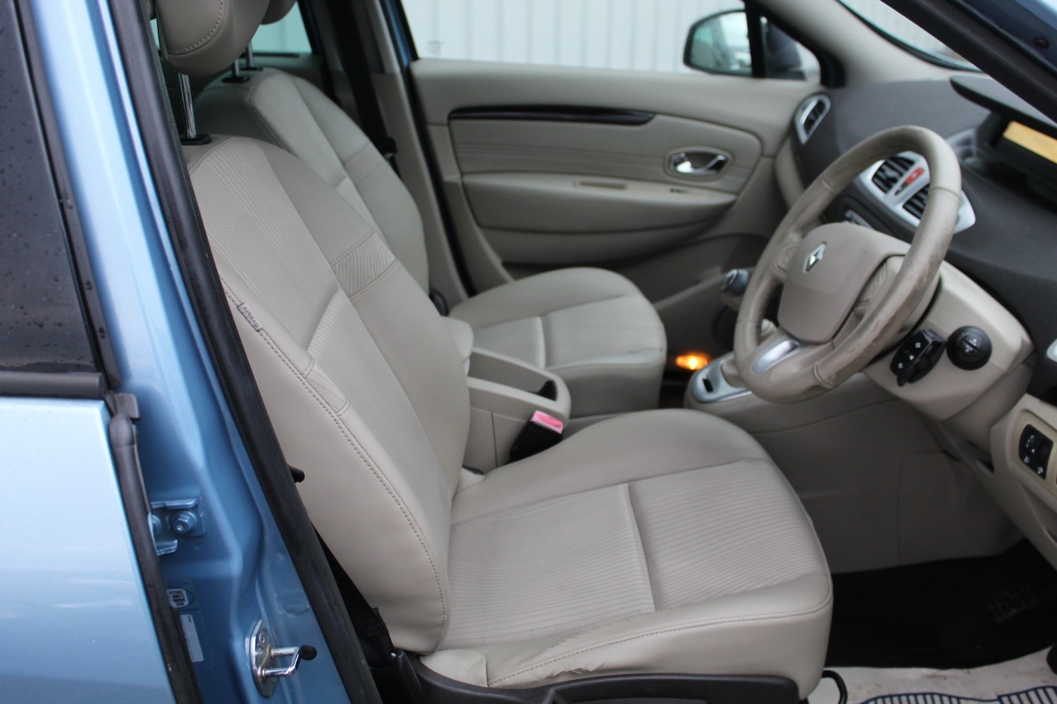 Used Renault Grand Scenic 2010 for sale - 77749918: Photo 8