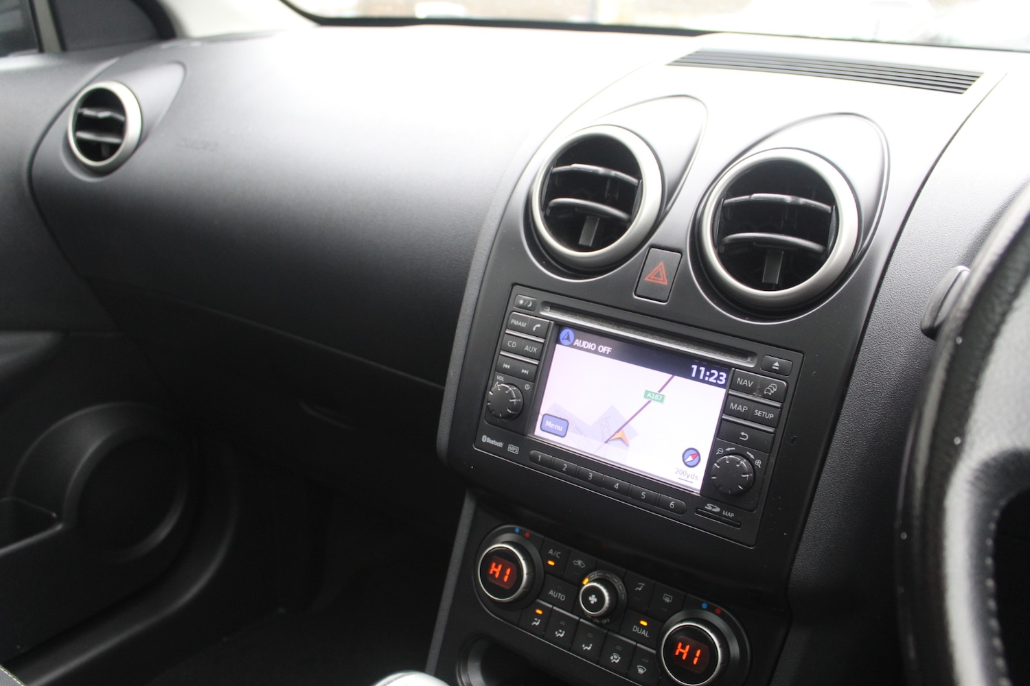 Used Nissan Qashqai 2010 for sale - 77632619: Photo 12