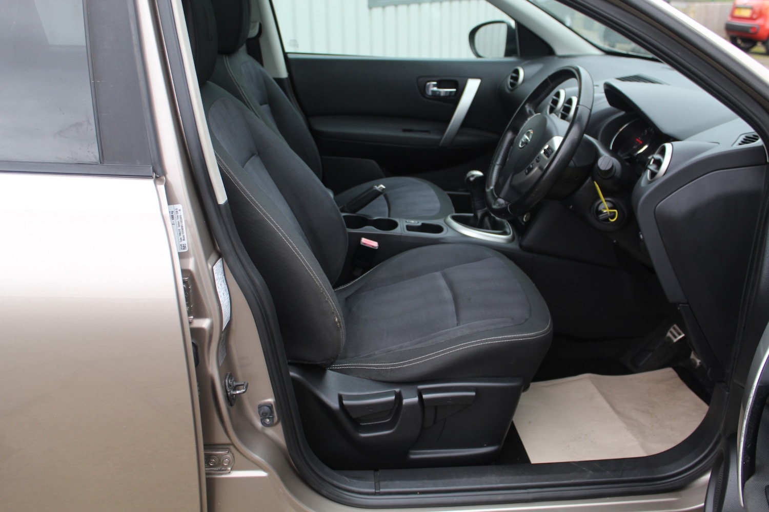 Used Nissan Qashqai 2010 for sale - 77632619: Photo 15