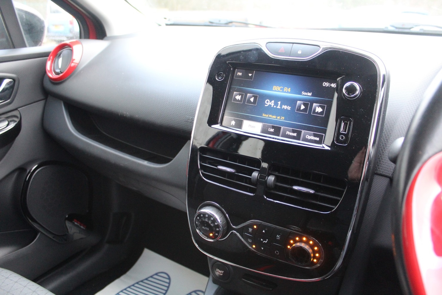 Used Renault Clio 2014 for sale - 77595320: Photo 17