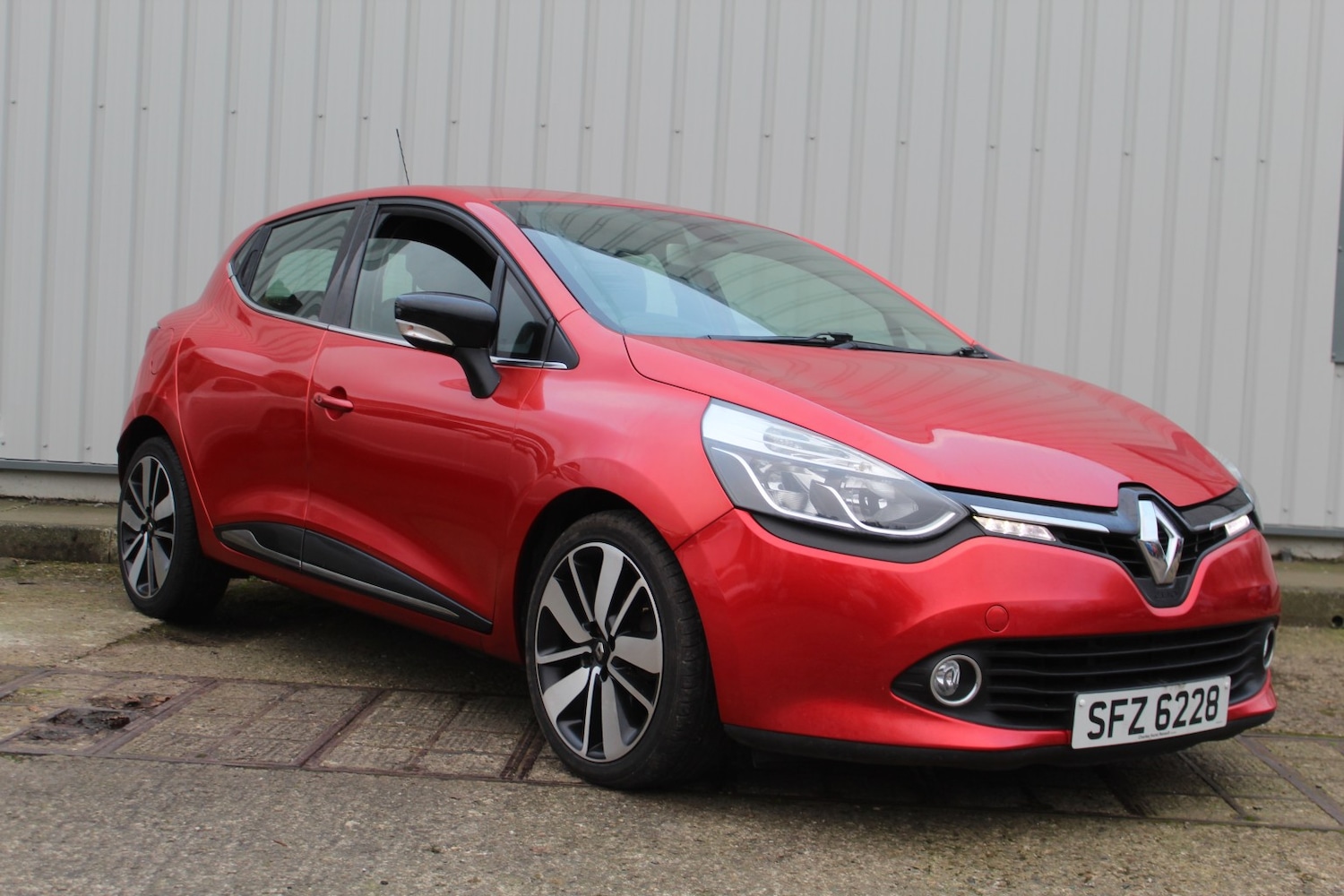 Used Renault Clio 2014 for sale - 77595320: Photo 2