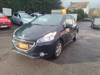 Used Peugeot 208 2015 for sale - 78851531: Photo