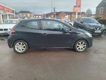 Used Peugeot 208 2015 for sale - 78851531: Photo