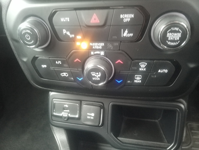 Used Jeep Renegade 2020 for sale - 77422992: Photo 21