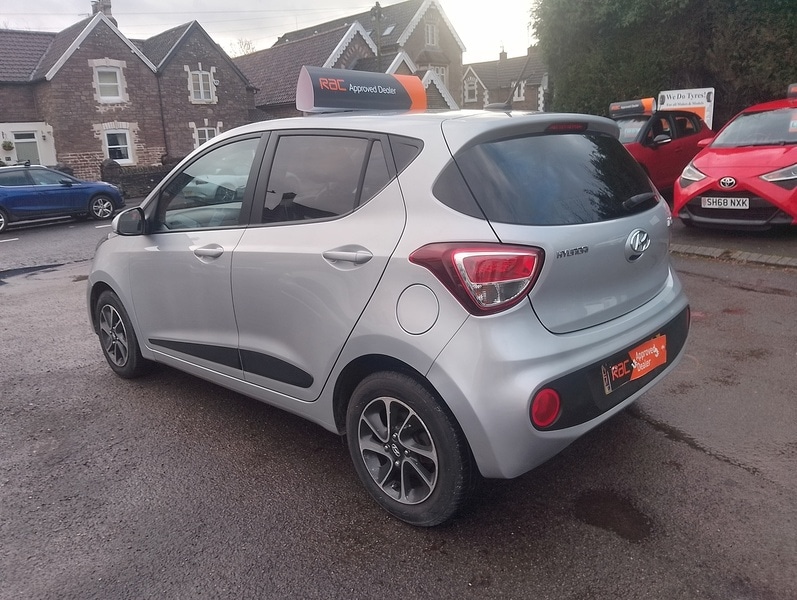 Used Hyundai i10 2018 for sale - 77422972: Photo 9