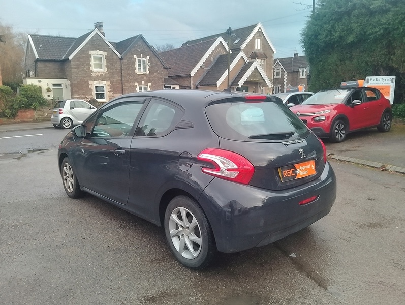 Used Peugeot 208 2015 for sale - 77465272: Photo 6