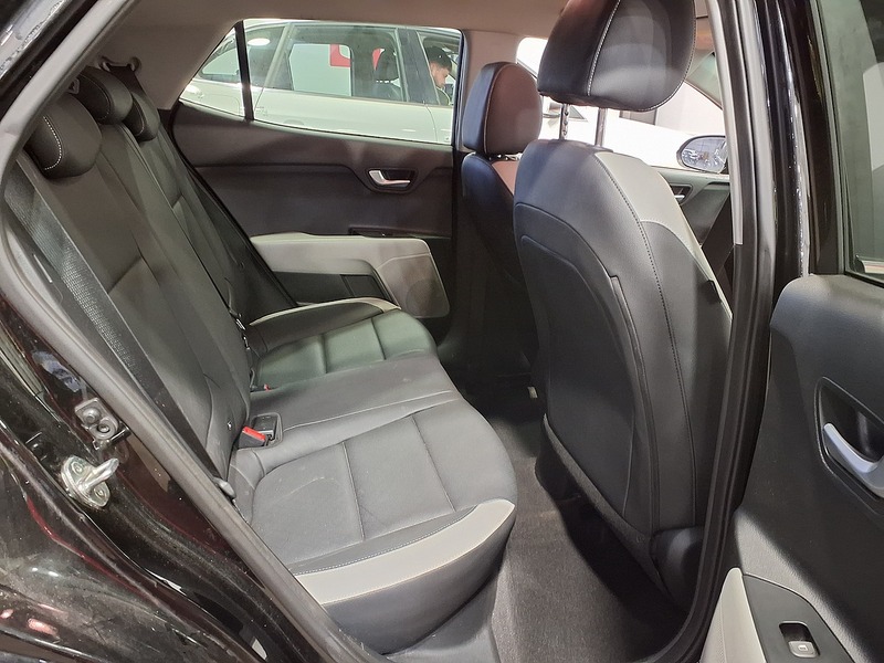 Used Kia Stonic 2018 for sale - 78016701: Photo 12