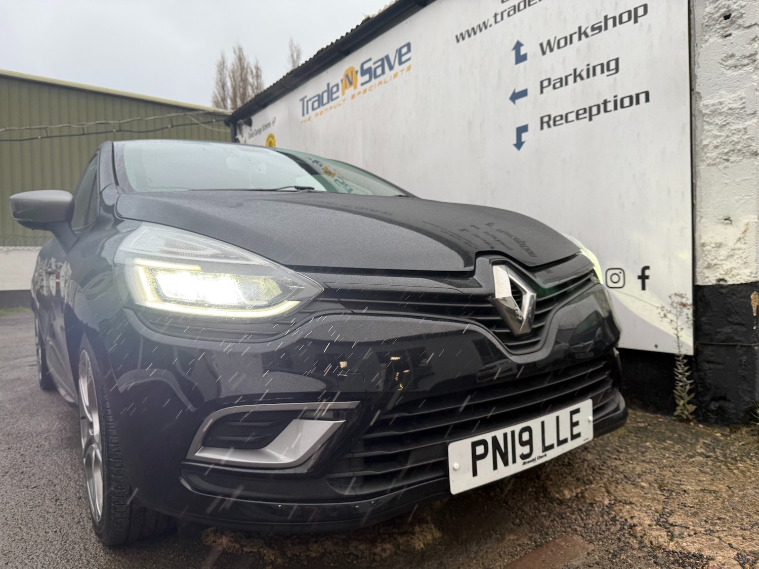 Used Renault Clio 2019 for sale - 76748929: Photo 2
