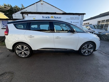 Used Renault Grand Scenic 2017 for sale - 77221384: Photo