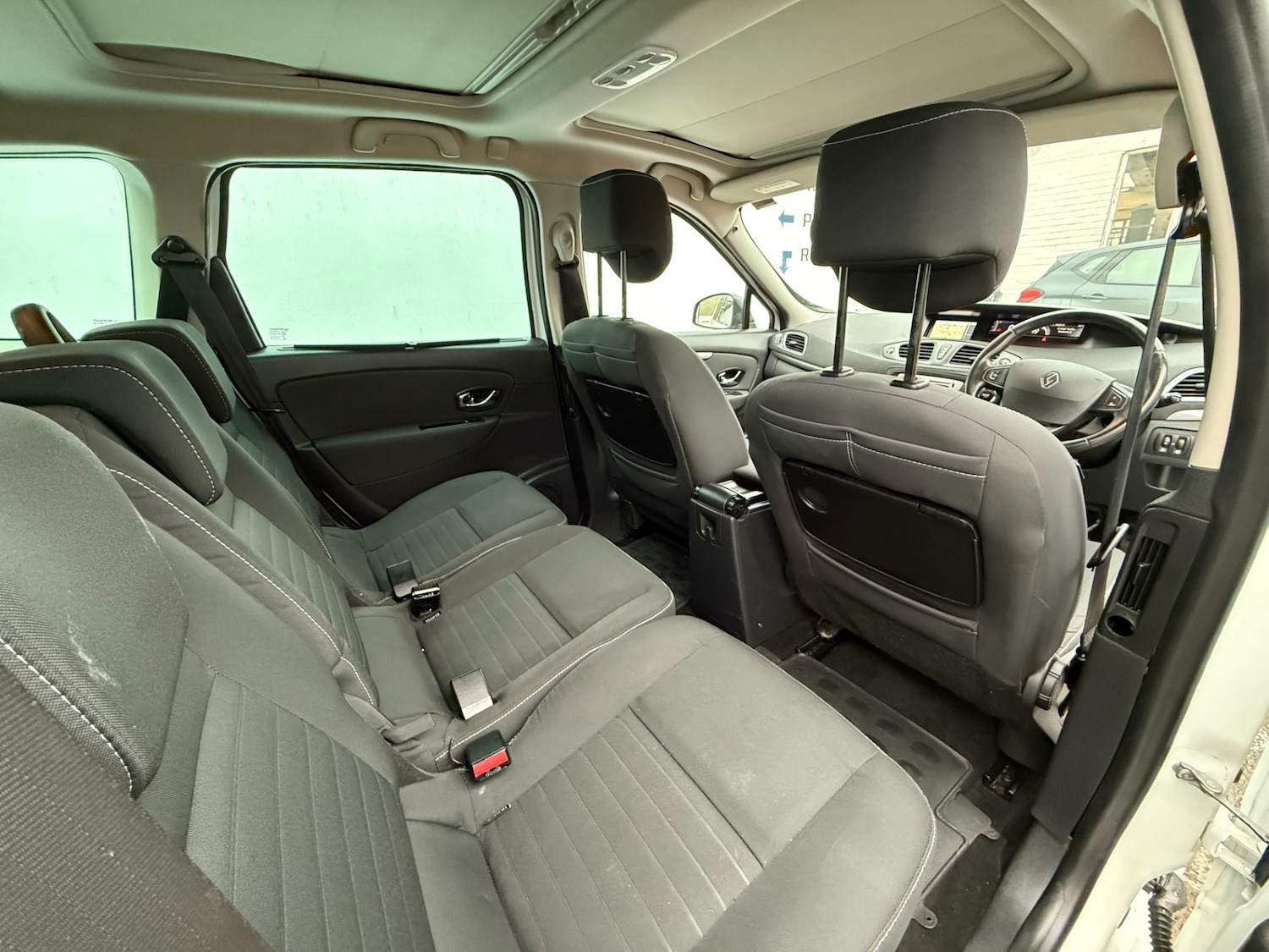 Used Renault Grand Scenic 2015 for sale - 76488500: Photo 13