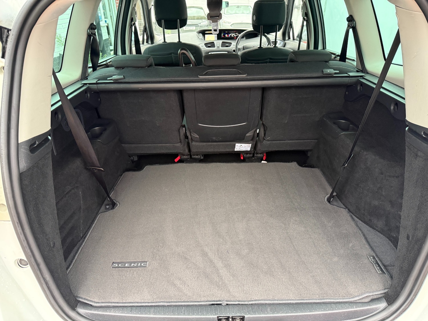 Used Renault Grand Scenic 2015 for sale - 76488500: Photo 18