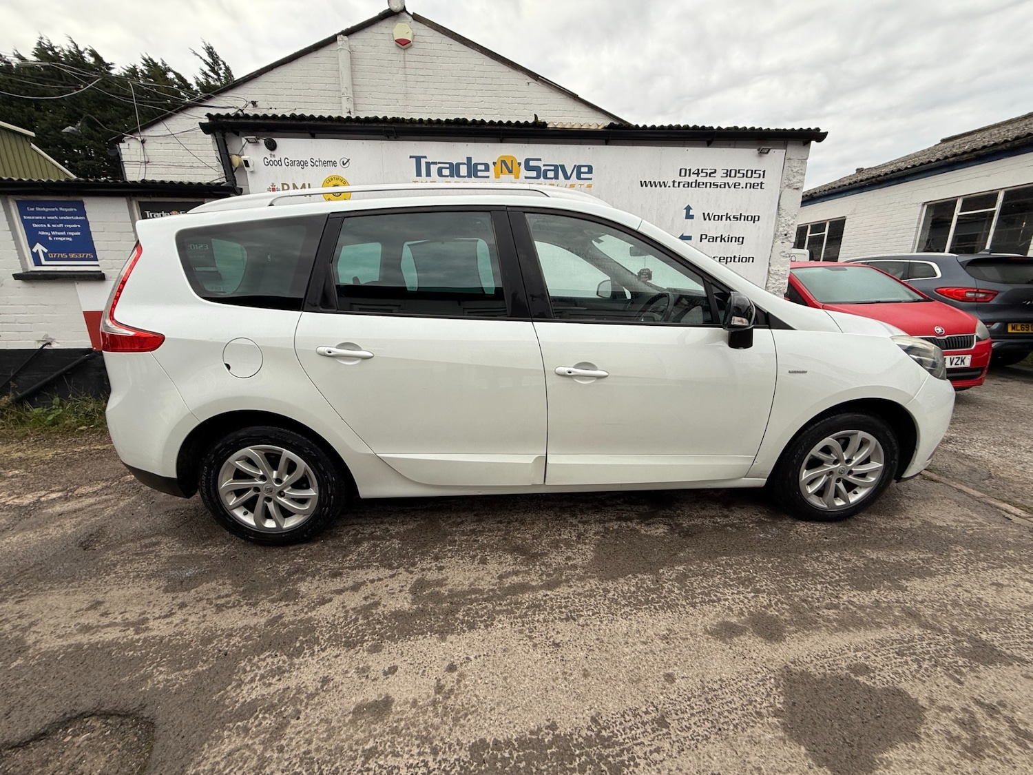 Used Renault Grand Scenic 2015 for sale - 76488500: Photo 3