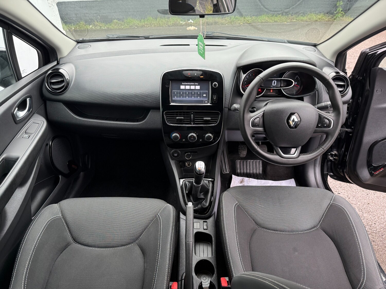 Used Renault Clio 2018 for sale - 76877687: Photo 12