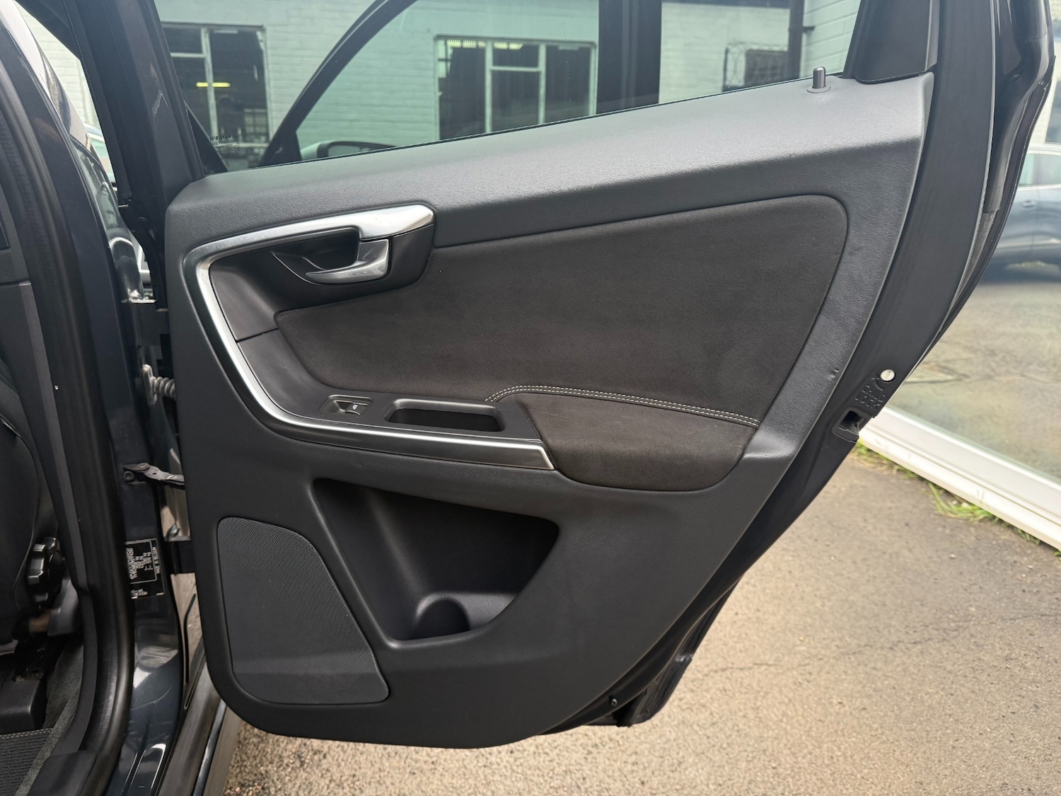 Used Volvo XC60 2017 for sale - 76718887: Photo 24