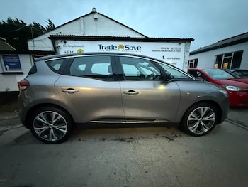 Used Renault Scenic 2017 for sale - 76345142: Photo