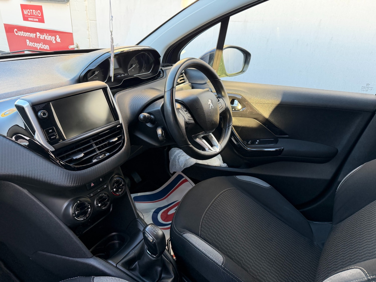 Used Peugeot 208 2015 for sale - 77931734: Photo 13