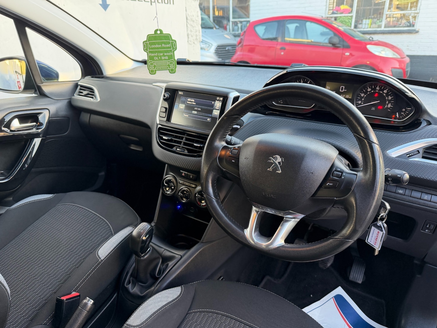 Used Peugeot 208 2015 for sale - 77931734: Photo 14