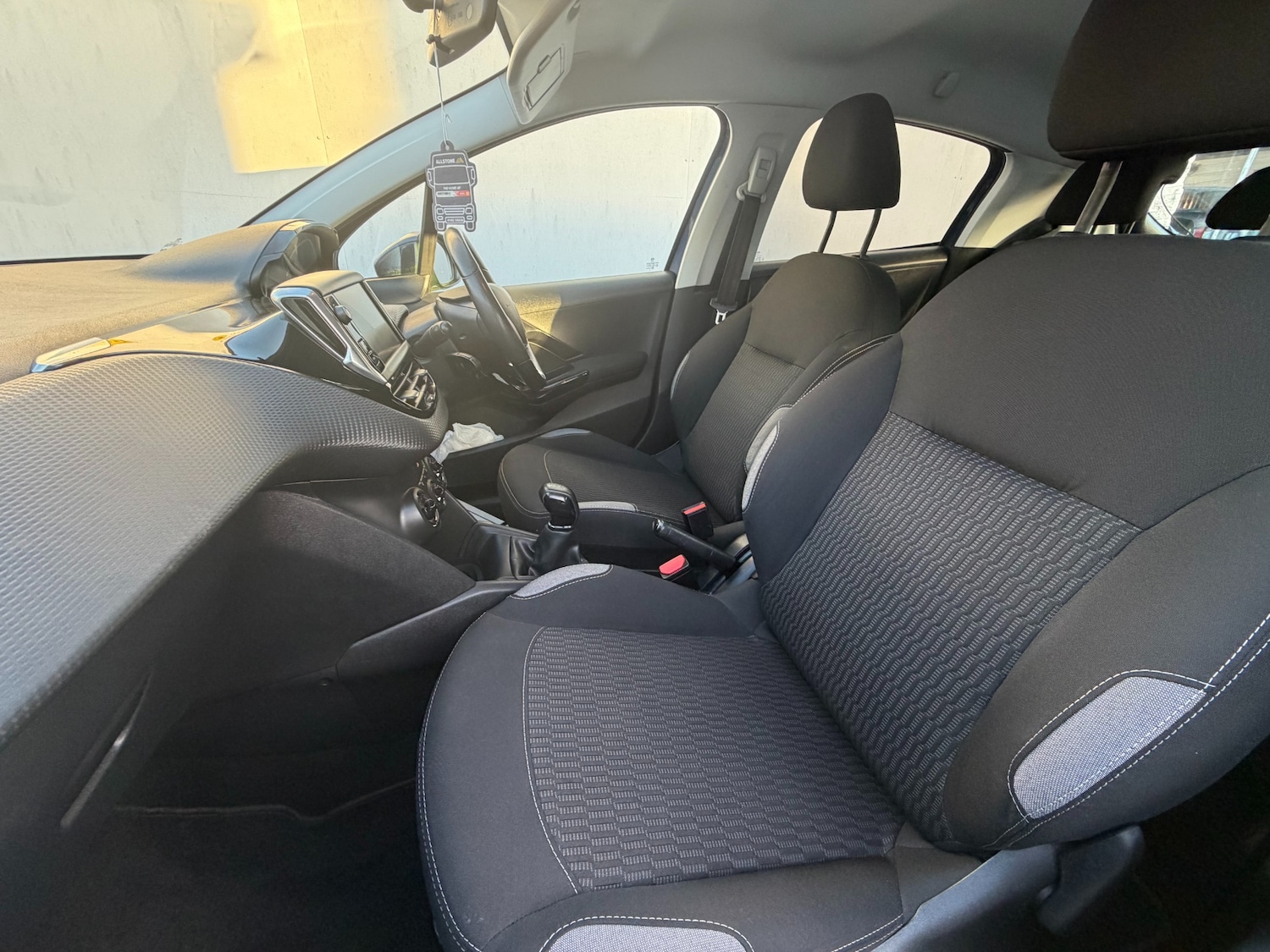 Used Peugeot 208 2015 for sale - 77931734: Photo 17