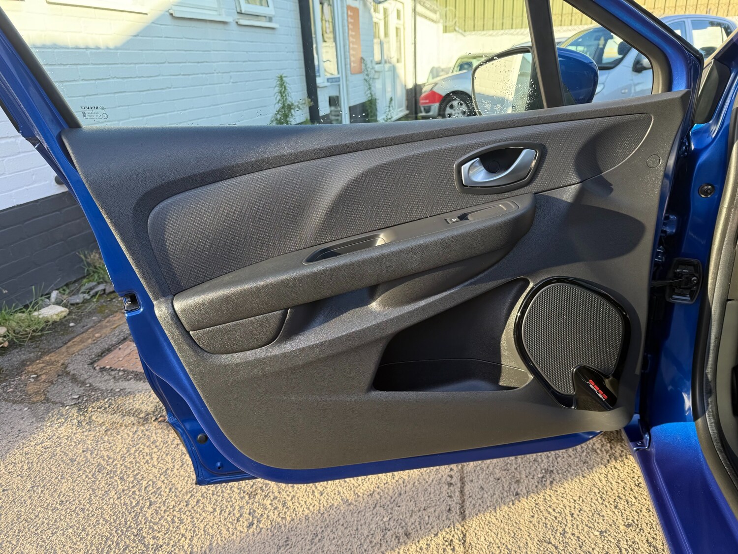 Used Renault Clio 2018 for sale - 76705721: Photo 18