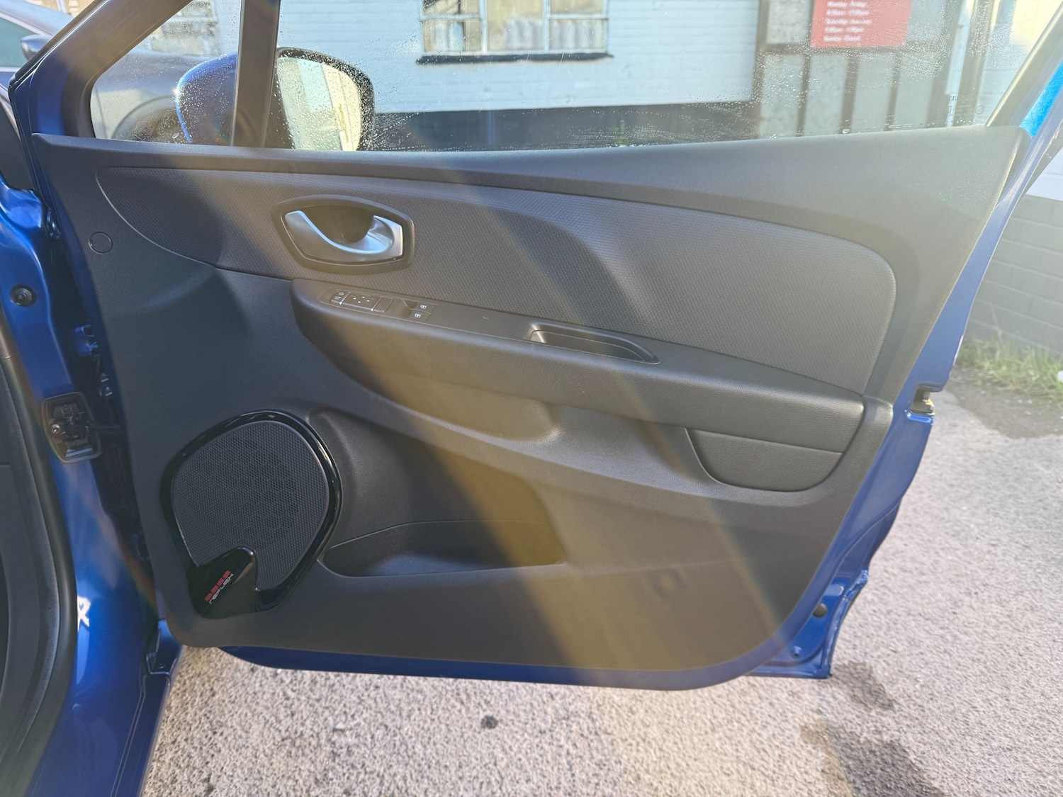 Used Renault Clio 2018 for sale - 76705721: Photo 19