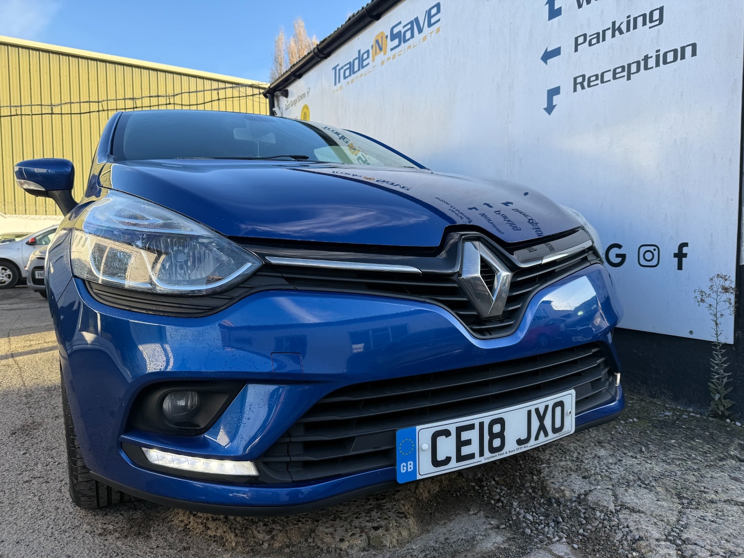 Used Renault Clio 2018 for sale - 76705721: Photo 2