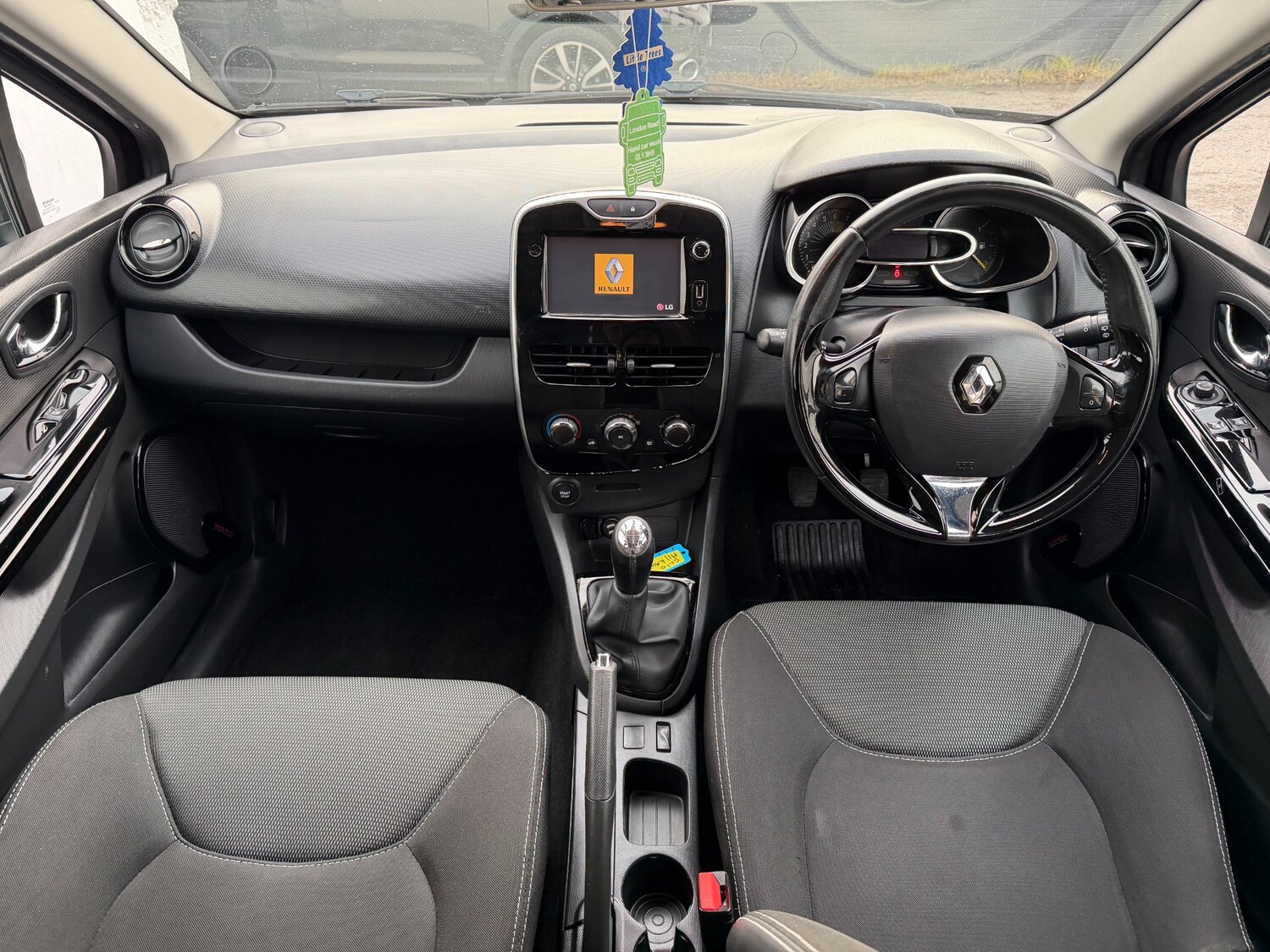 Used Renault Clio 2015 for sale - 77592920: Photo 12