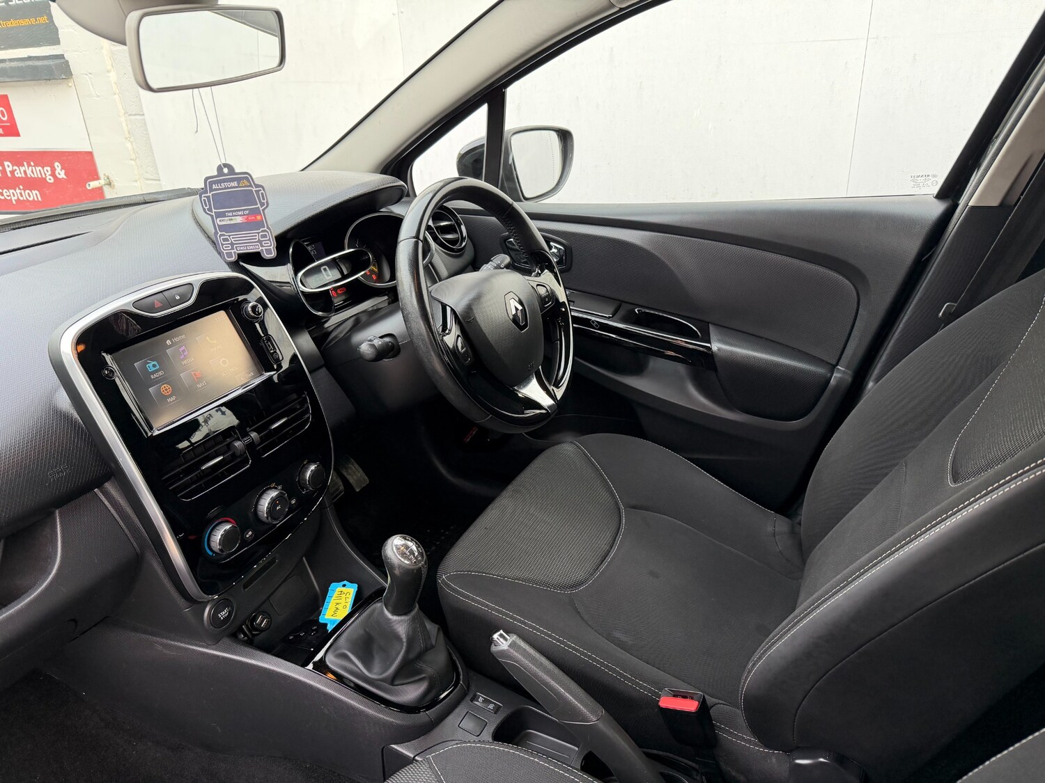 Used Renault Clio 2015 for sale - 77592920: Photo 13