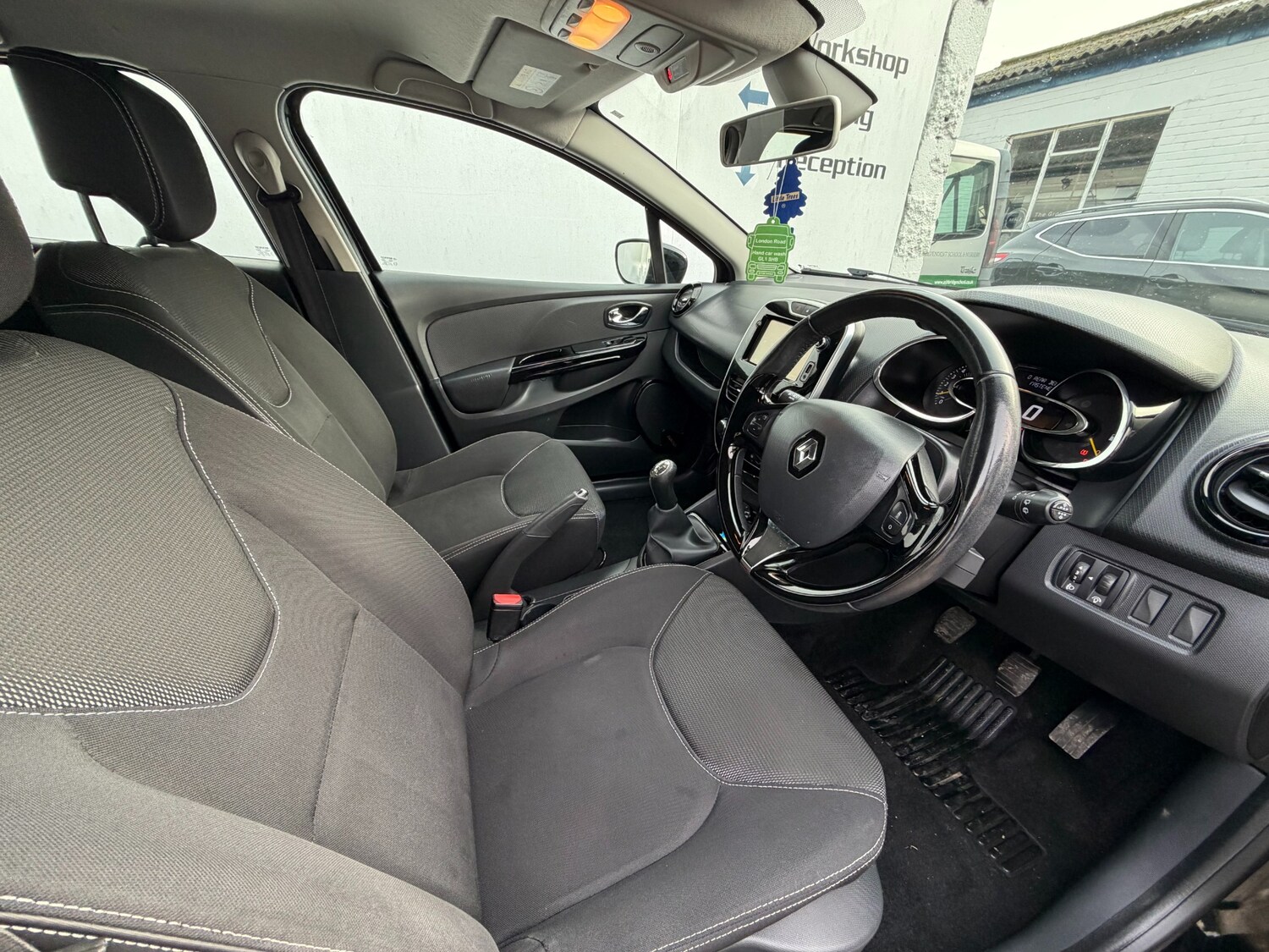 Used Renault Clio 2015 for sale - 77592920: Photo 15