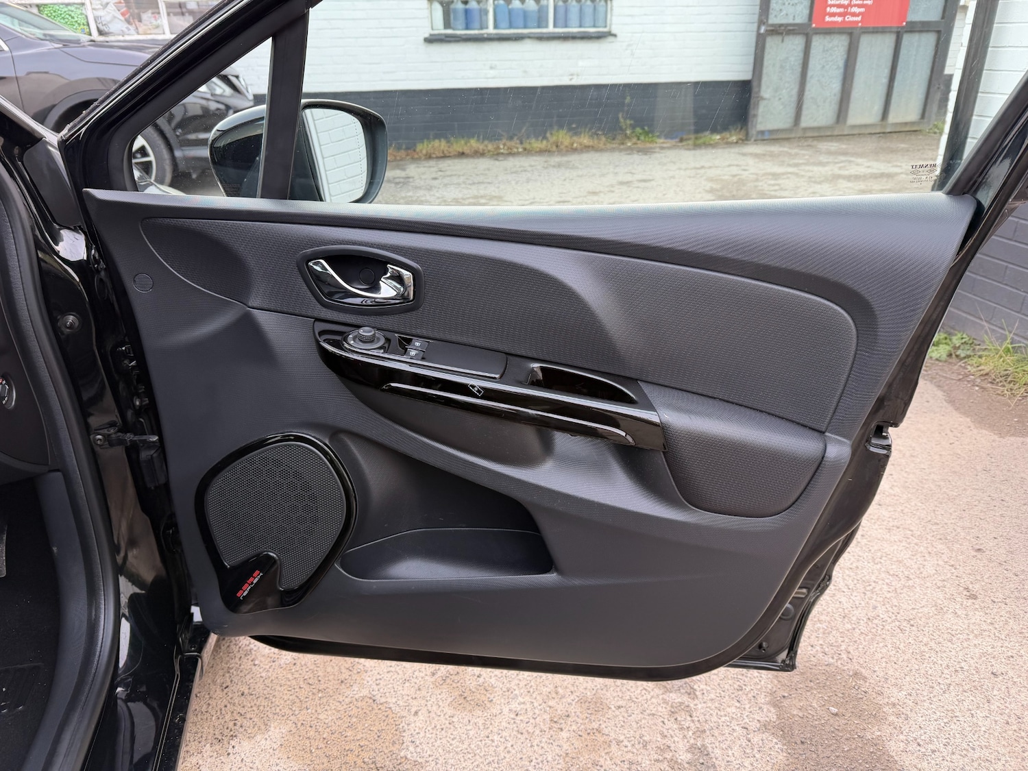 Used Renault Clio 2015 for sale - 77592920: Photo 21