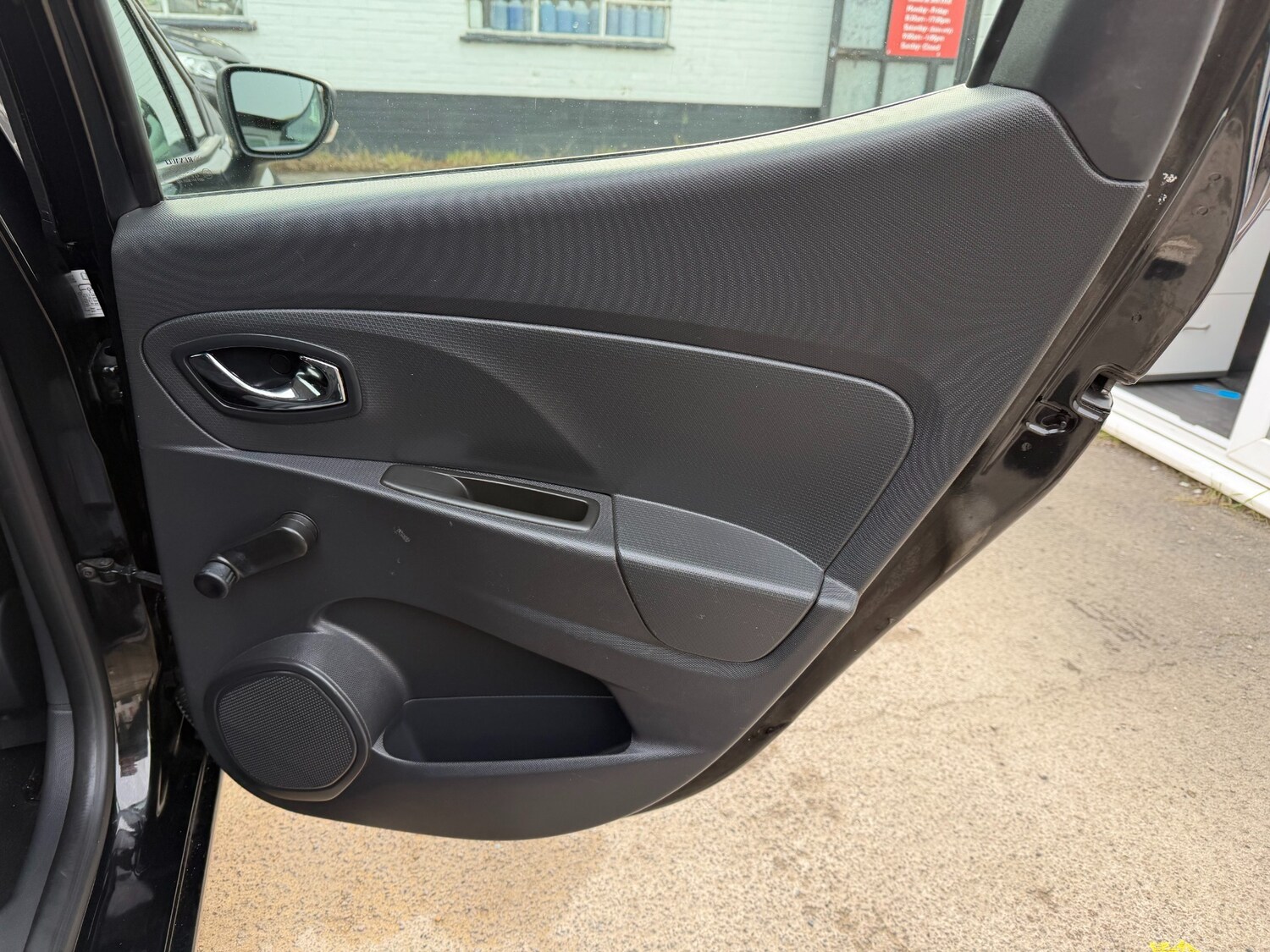 Used Renault Clio 2015 for sale - 77592920: Photo 22