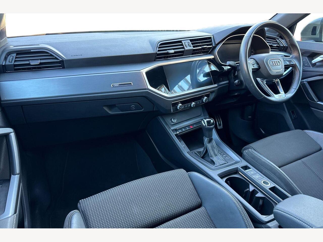 Used Audi Q3 2021 for sale - 76674566: Photo 2