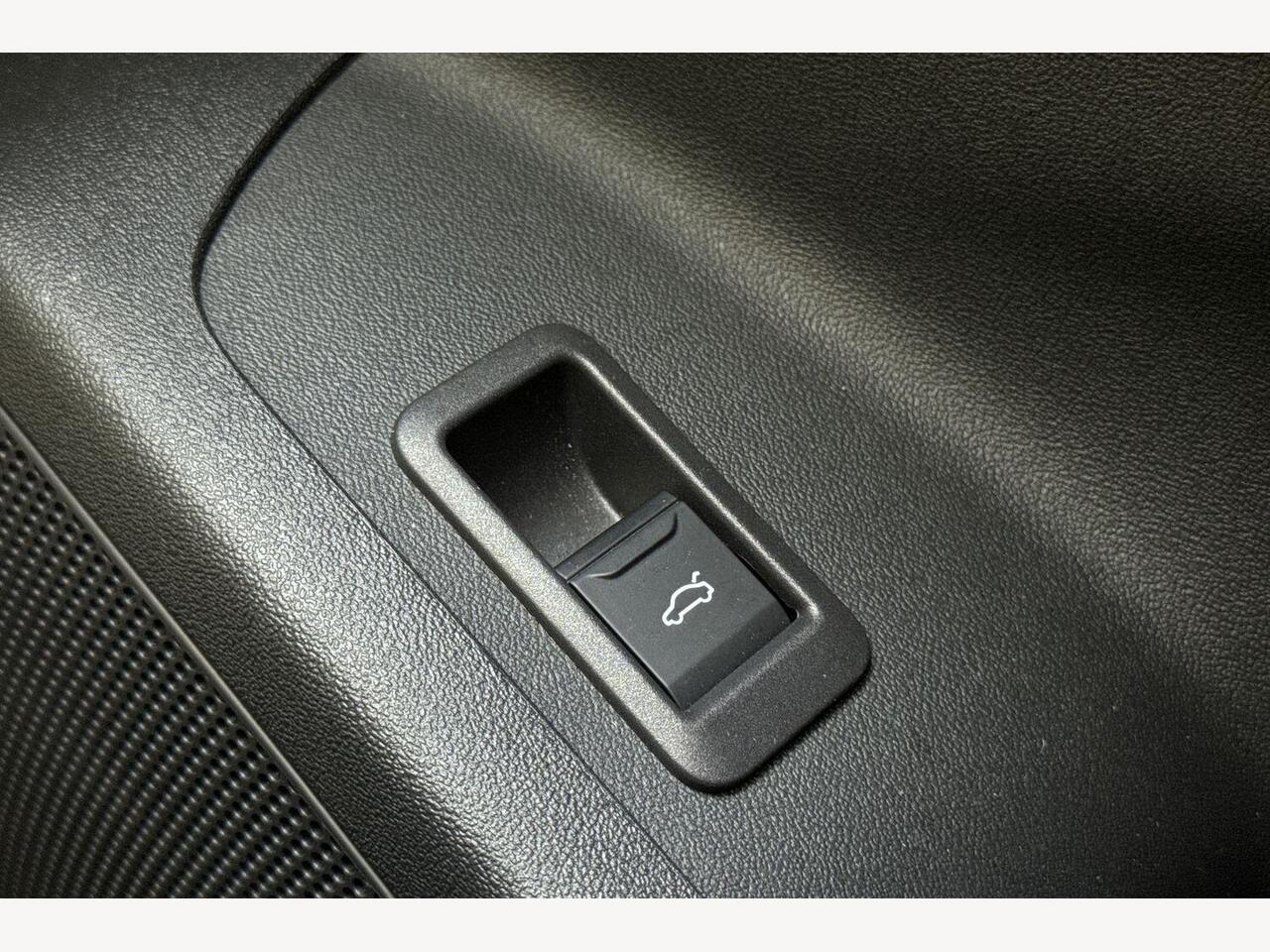 Used Audi Q6 e-tron 2025 for sale - 76680348: Photo 21