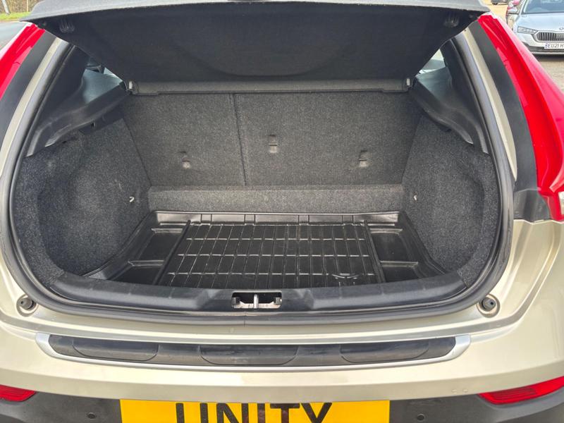 Used Volvo V40 2017 for sale - 77763476: Photo 10