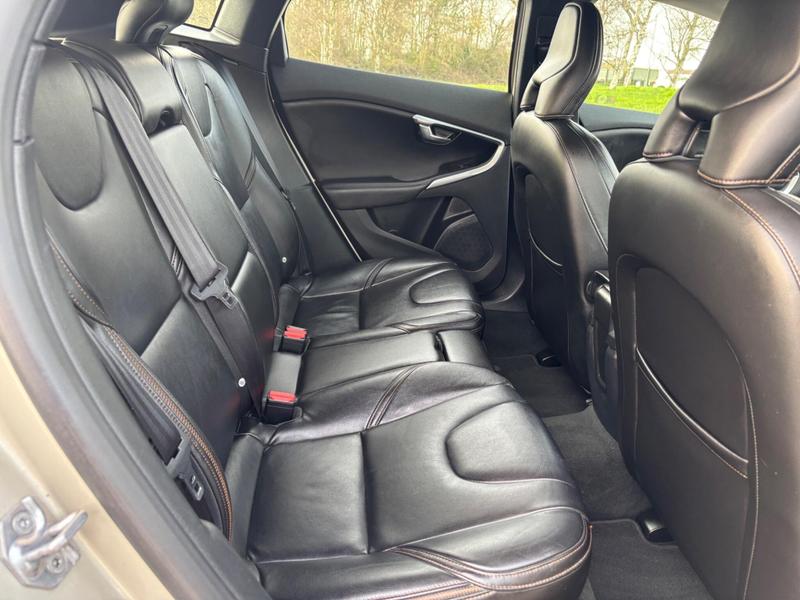 Used Volvo V40 2017 for sale - 77763476: Photo 11