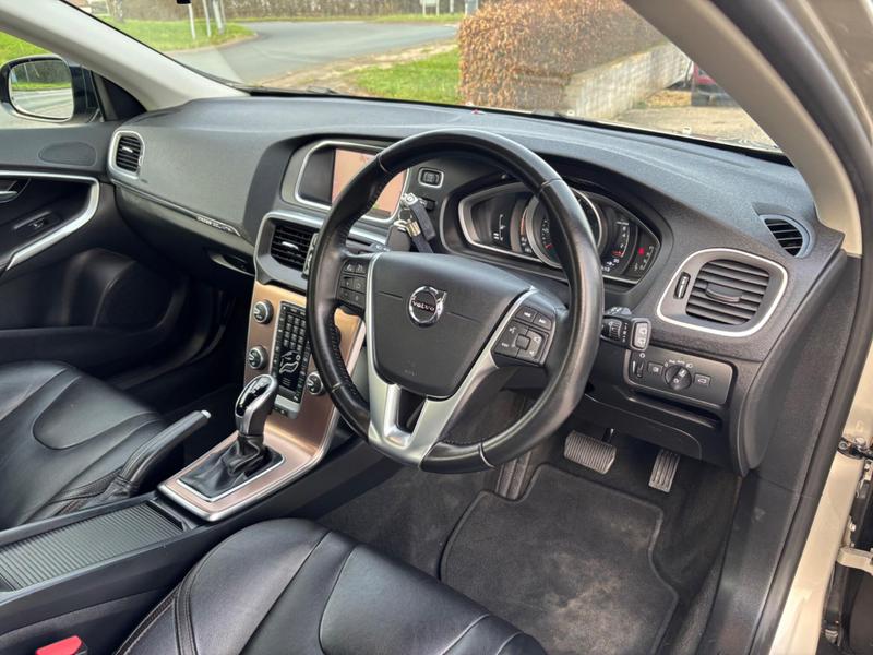 Used Volvo V40 2017 for sale - 77763476: Photo 13