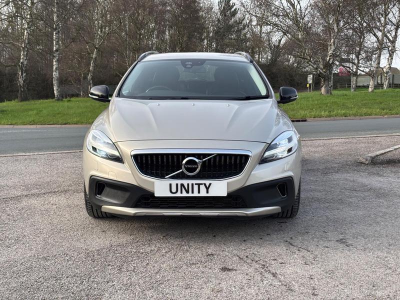 Used Volvo V40 2017 for sale - 77763476: Photo 2