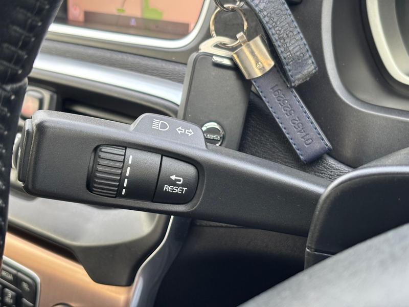 Used Volvo V40 2017 for sale - 77763476: Photo 20