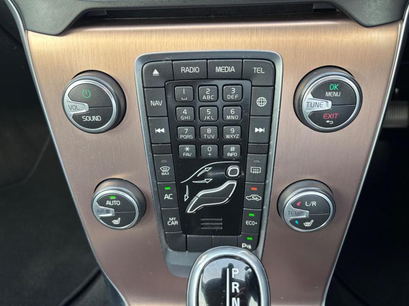 Used Volvo V40 2017 for sale - 77763476: Photo 24