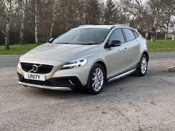 Used Volvo V40 2017 for sale - 77763476: Photo