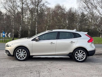 Used Volvo V40 2017 for sale - 77763476: Photo