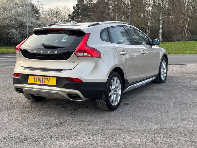 Used Volvo V40 2017 for sale - 77763476: Photo 7