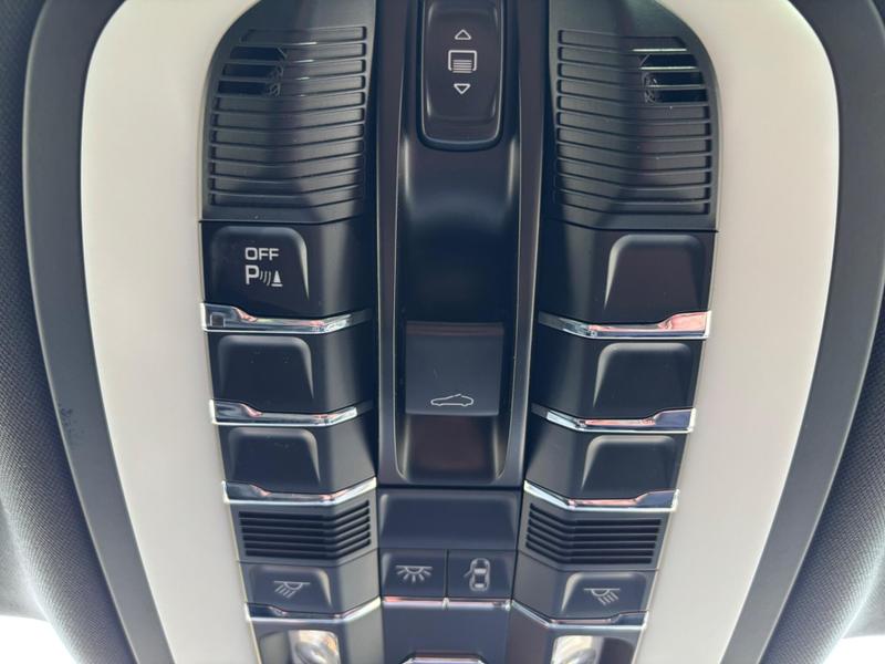 Used Porsche Macan 2016 for sale - 77653686: Photo 33