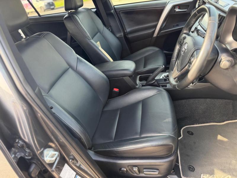 Used Toyota RAV4 2018 for sale - 77973689: Photo 14