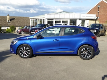 Used Renault Clio 2023 for sale - 75829642: Photo