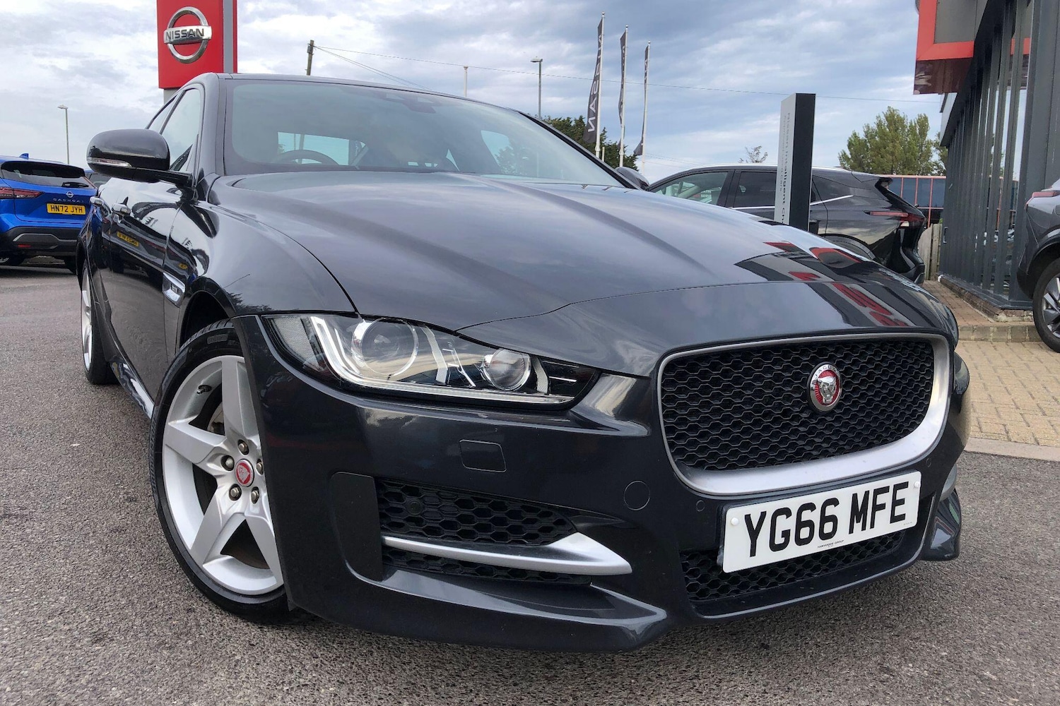 Used Jaguar XE 2016 for sale - 76085453: Photo 1