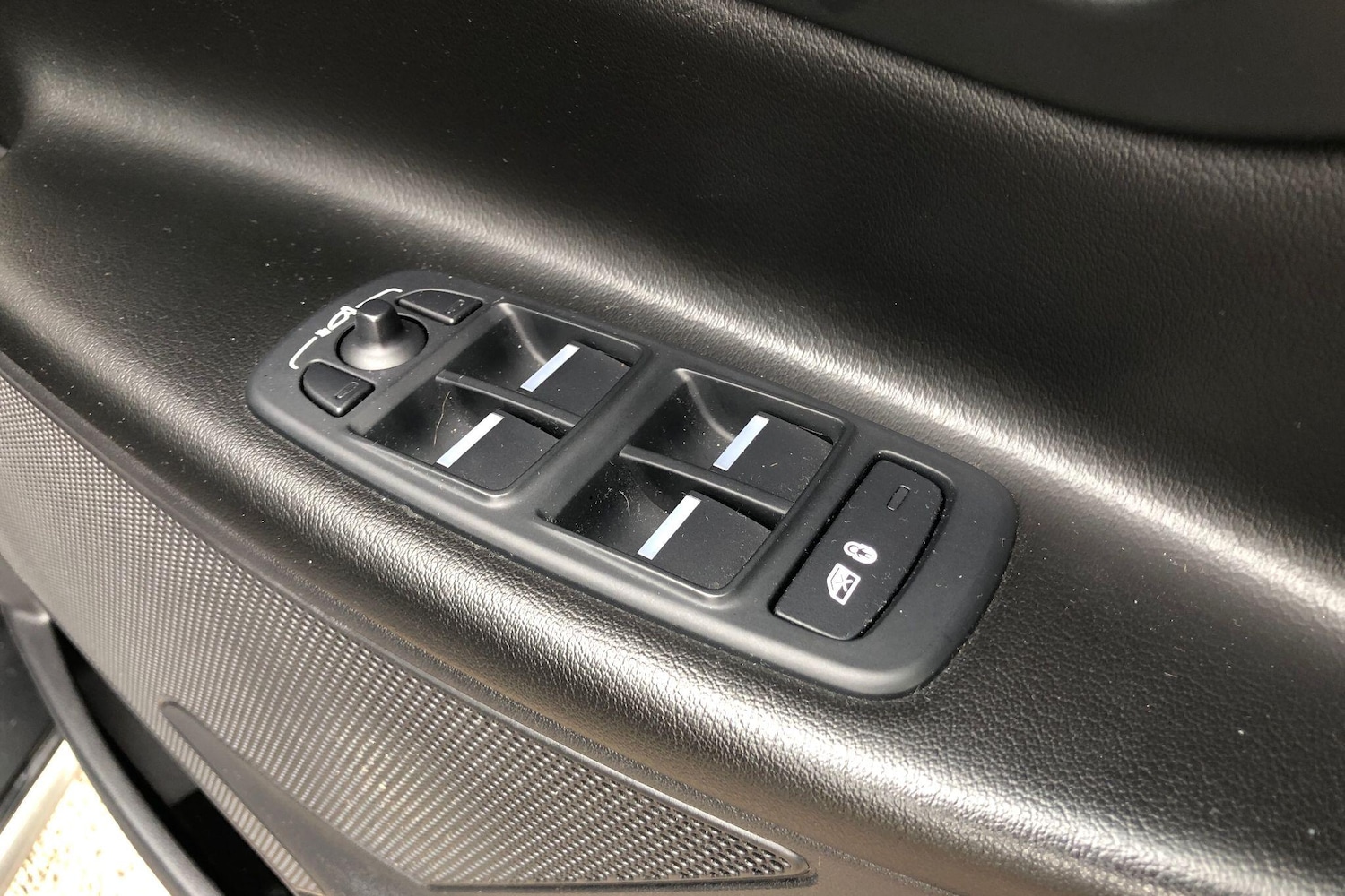 Used Jaguar XE 2016 for sale - 76085453: Photo 24