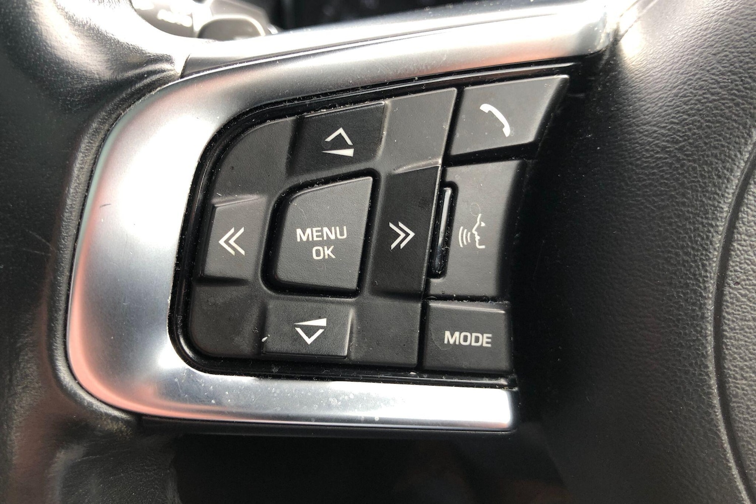 Used Jaguar XE 2016 for sale - 76085453: Photo 25