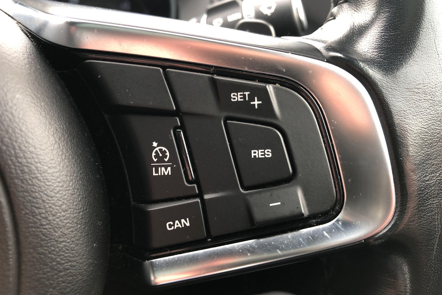 Used Jaguar XE 2016 for sale - 76085453: Photo 26