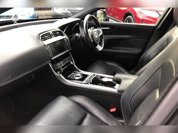 Used Jaguar XE 2016 for sale - 76085453: Photo 2