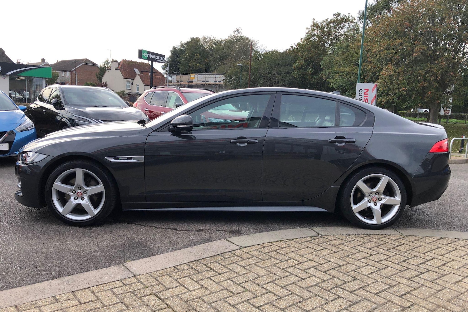 Used Jaguar XE 2016 for sale - 76085453: Photo 4